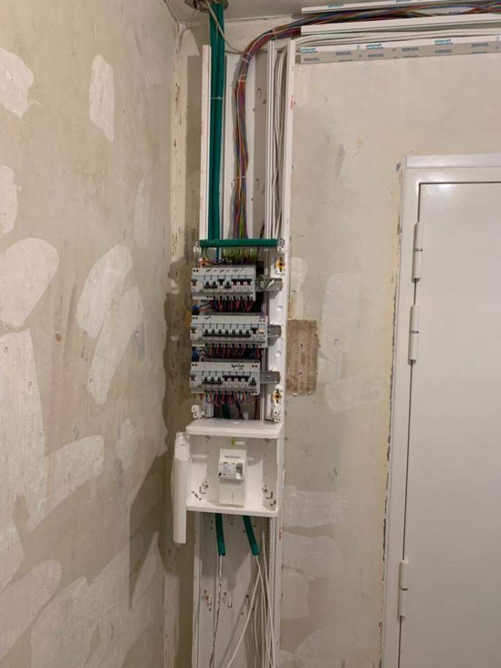 Panneau électrique en cours d'installation Montgeron