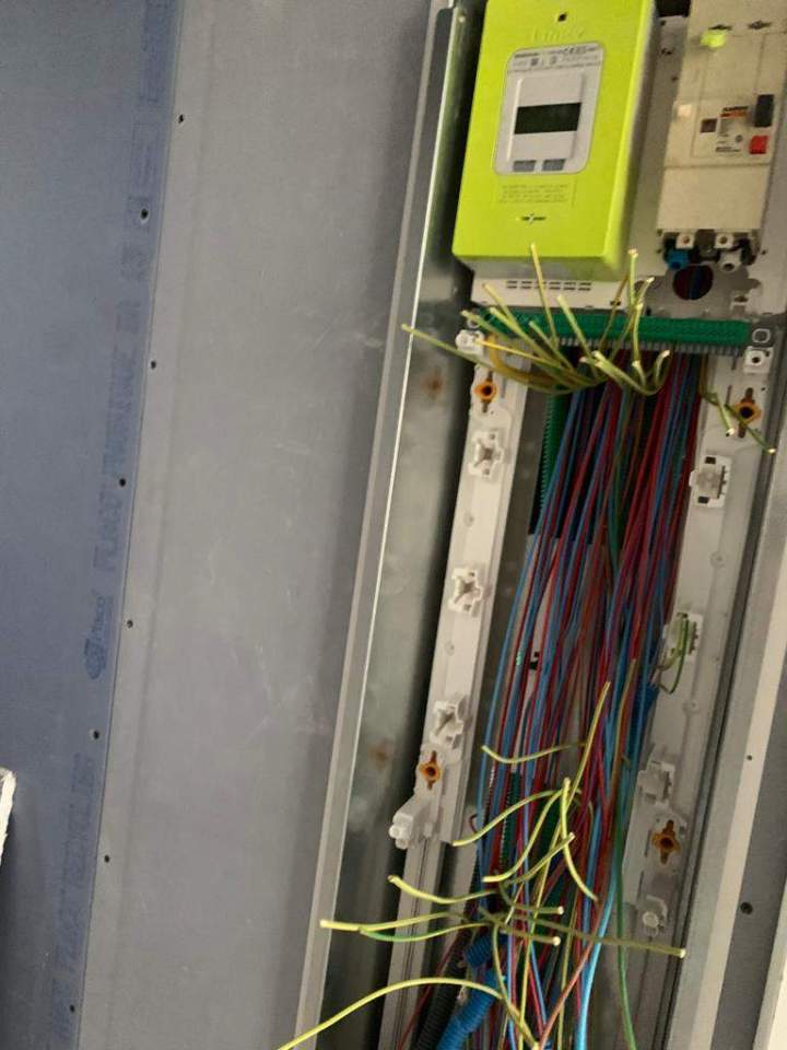 Tableau électrique en cours d'installation Montgeron